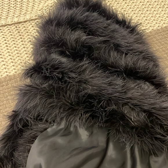 Black feathers shawl - Picture 13 of 13